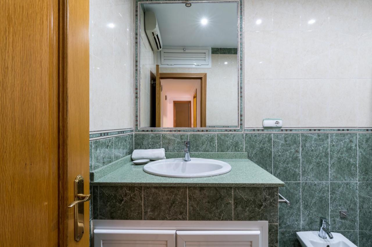 Ferienwohnung Holi-Rent Salado Sevilla Exterior foto